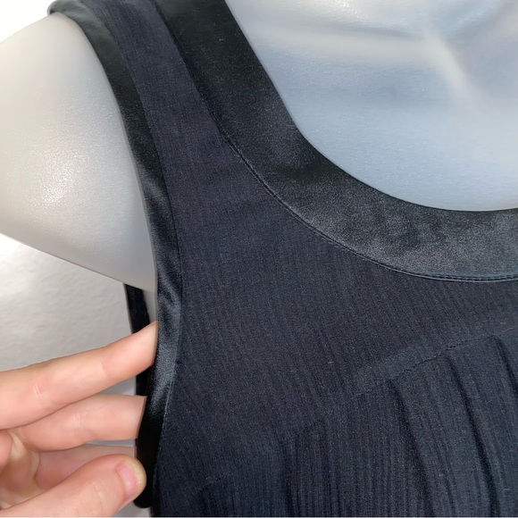 Banana Republic 100% silk black pleated swing midi dress - Picture 2 of 8